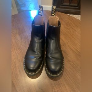 Doc Martin 2976 SLIP RESISTANT LEATHER CHELSEA BOOTS size men’s 9 women’s 10.5